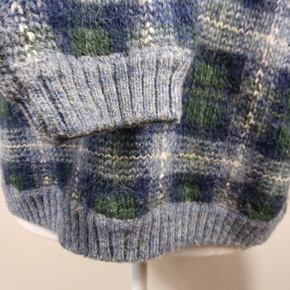 Northern Reflections Blue Plaid Crew Neck Sweater, Size Large - Picture 7 of 14
